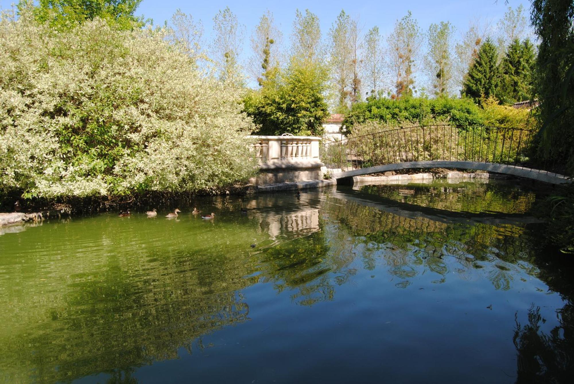 Les Insolites Du Grand Logis Marchais  Bagian luar foto