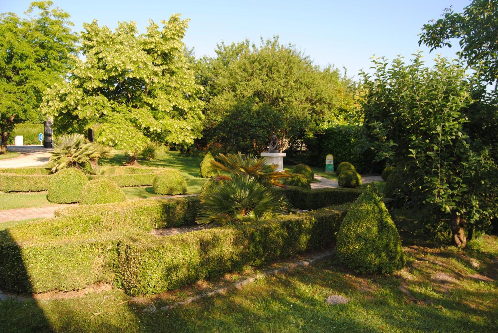 Les Insolites Du Grand Logis Marchais  Ruang foto